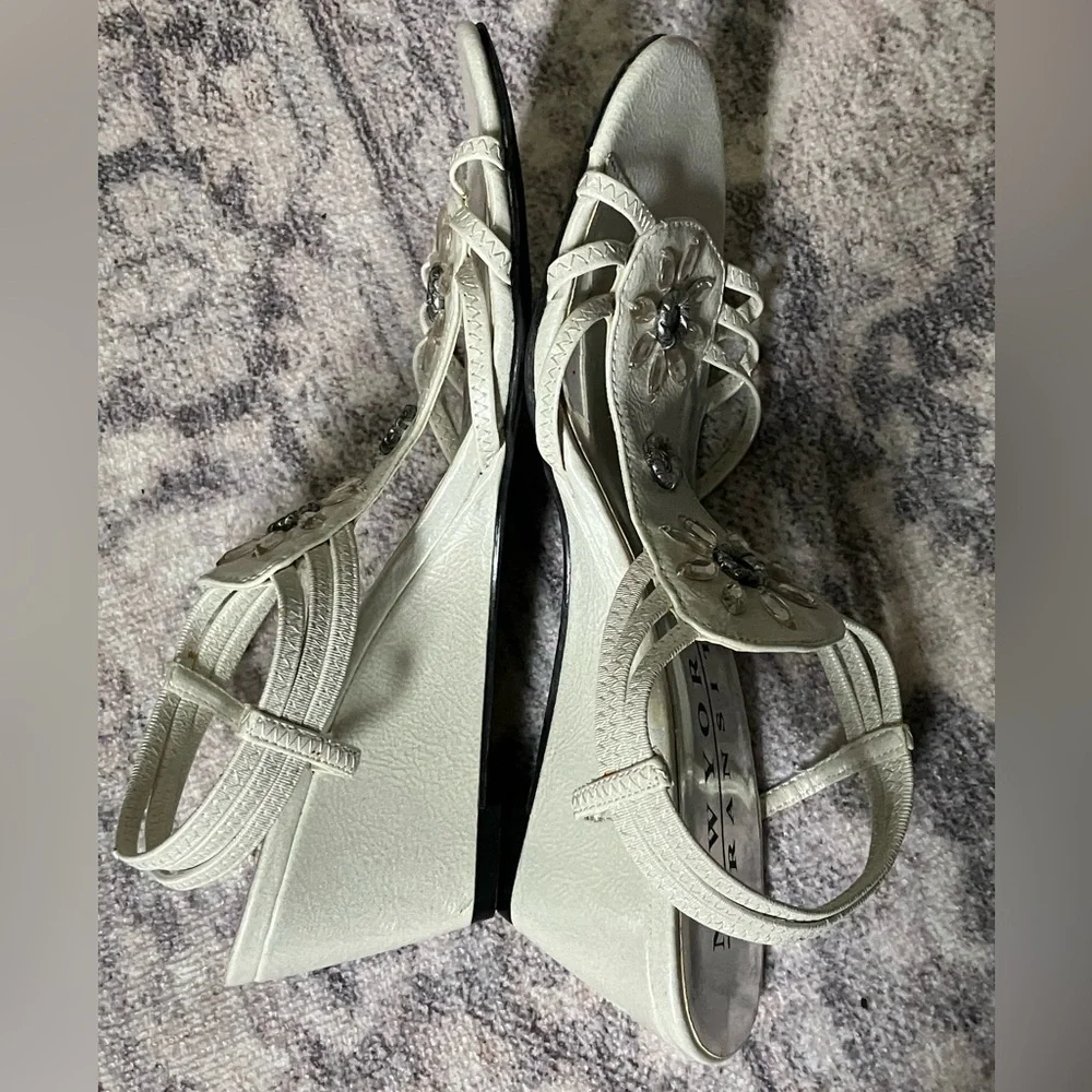 New York Transit Jeweled White Wedge Sandals 8 1/2M - Picture 4 of 7